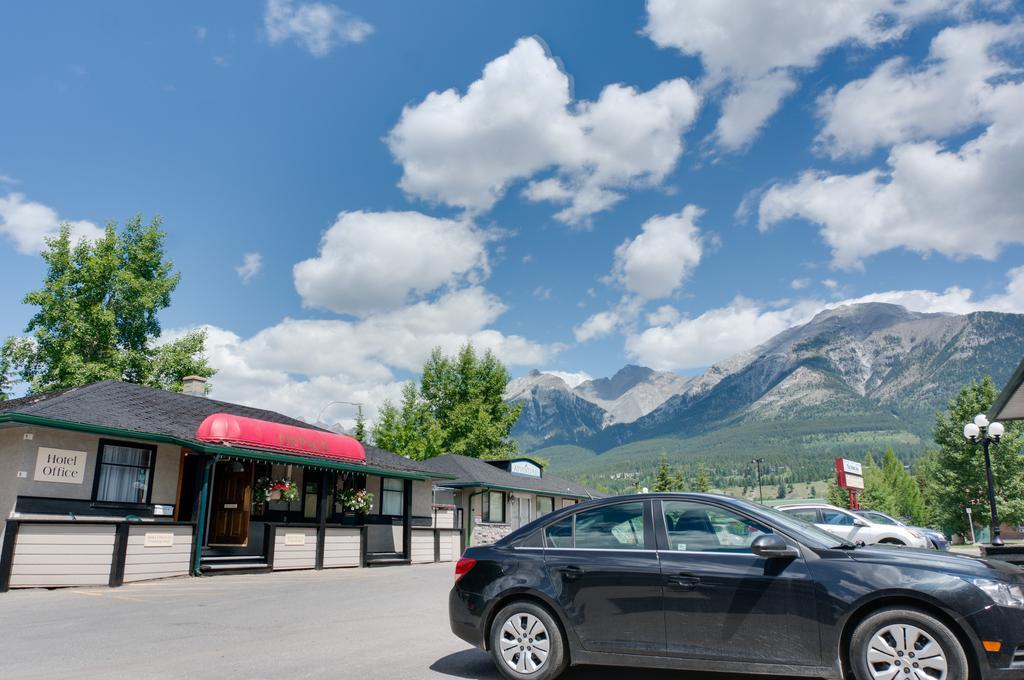 The Drake Inn Canmore Exterior foto