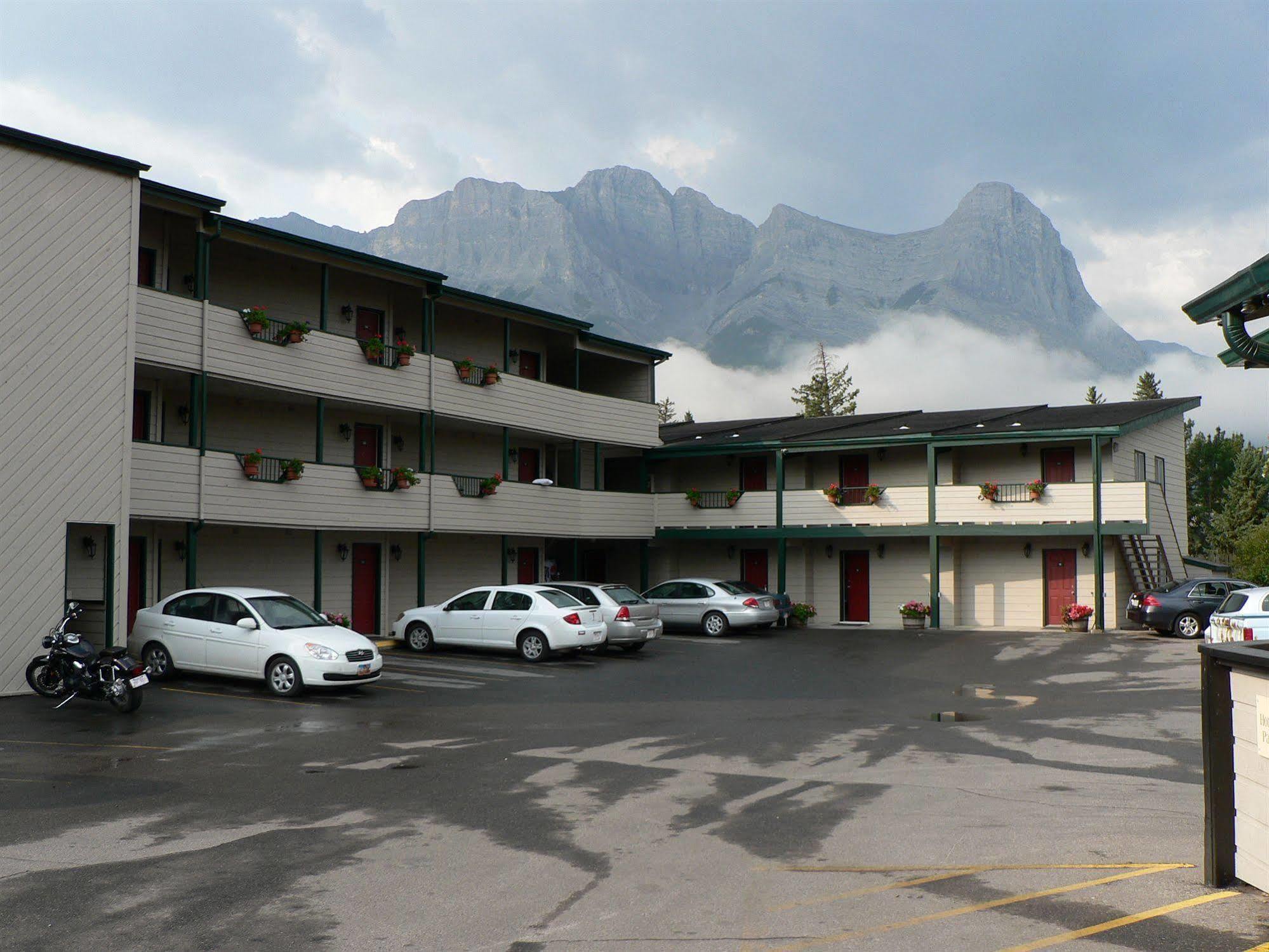 The Drake Inn Canmore Exterior foto