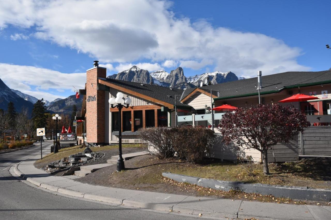 The Drake Inn Canmore Exterior foto